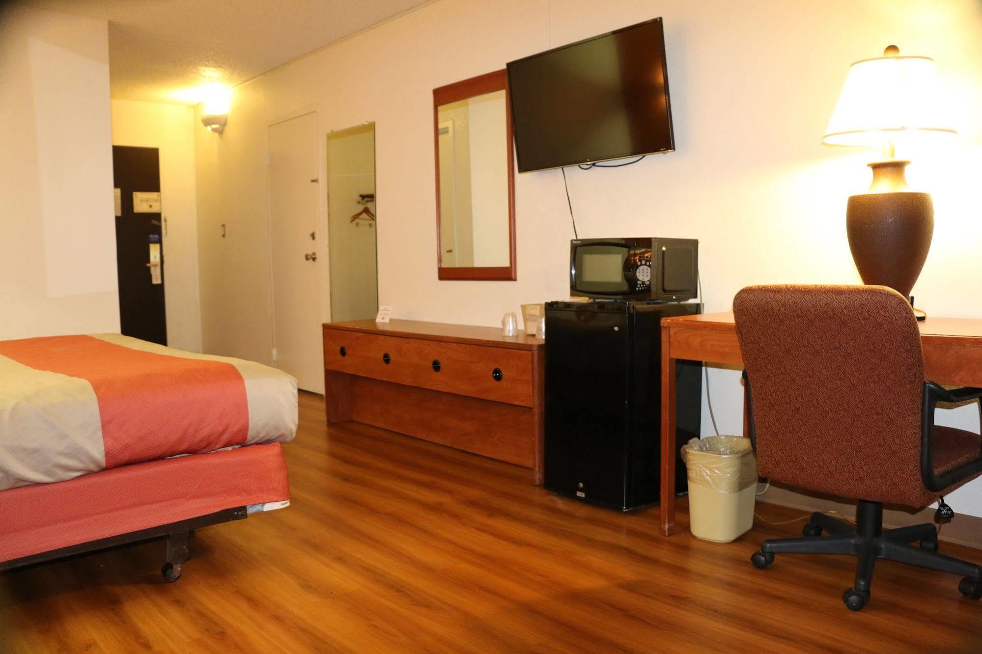 Sky Hotel At Tulsa Airport Ngoại thất bức ảnh